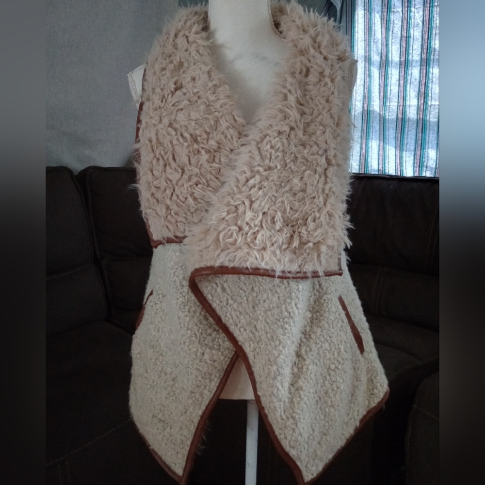 Love Tree faux fur vest